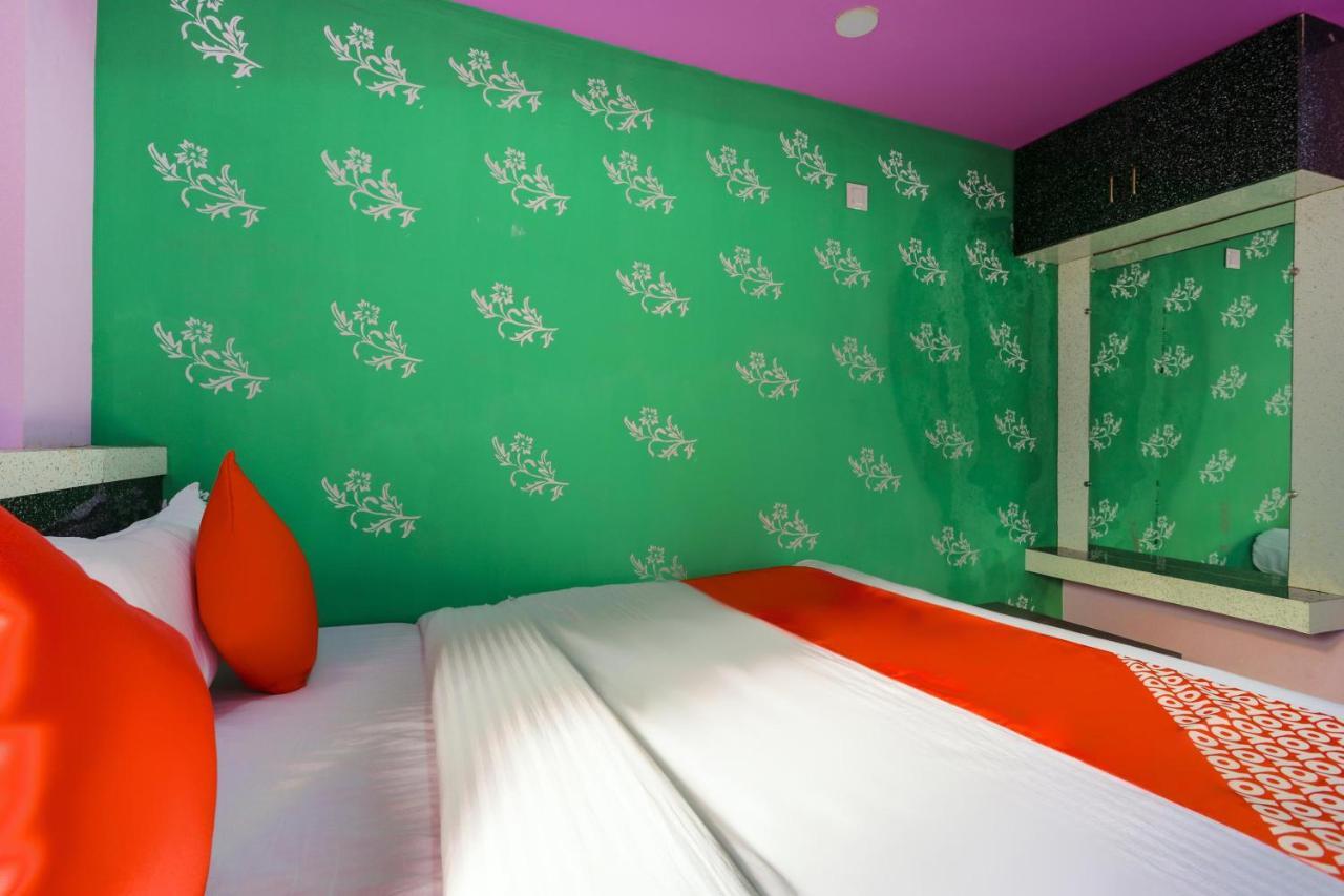 Oyo 45752 Hotel Sb Palace Godarpura Zewnętrze zdjęcie